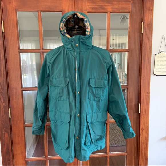 Vintage 1980’s or 1990’s Woolrich Hooded Jacket - Picture 2 of 9